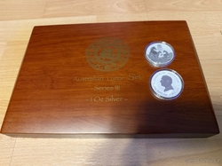 Etue Lunarní kalendář Série III  s kartou a mincí Rok koně 2026