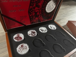 Etue Lunarní kalendář Série III  s kartou a mincí Rok koně 2026